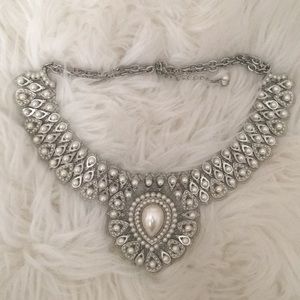 AMAZINGLY GORGEOUS PEARL STATEMENT NECKLACE